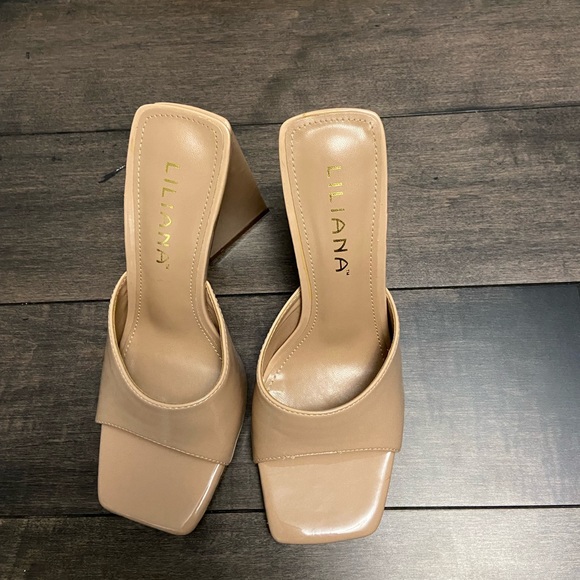 Beige high heels - Picture 1 of 2